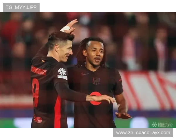 莱万五大联赛500场出场，攻入389球位列历史第三